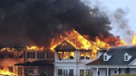 Oakland Hills'in golf kulübü binasında yangın çıktı