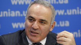 Rus satranç oyuncusu Kasparov: Rusya'nın ekonomisini dondurun