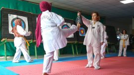 Savunma sporu öğrenen ev hanımları şiddete karşı daha güçlü