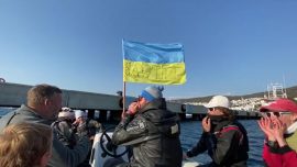 Abramoviç'in yatı Ukraynalı yelkenciler tarafından protesto edildi