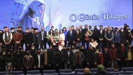 Bakan Kasapoğlu gençlerle "O Günün Hikayesi" filmini izledi