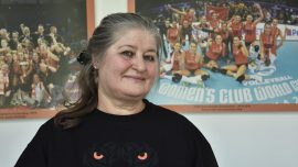 Eczacıbaşı'nın "Perihan Abla"sı sporculara annelik yapıyor