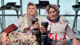 "Eldivenli Şalvarspor"un yaşlı kadınları ringde hareket kazanıyor