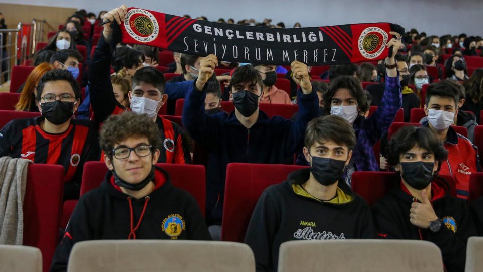 Gençlerbirliği’nde Ankara Atatürk Lisesi’ni ziyaret etti