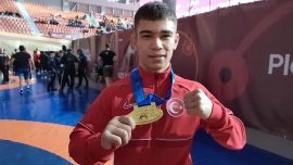 Milli güreşçi Emre Mutlu'dan altın madalya