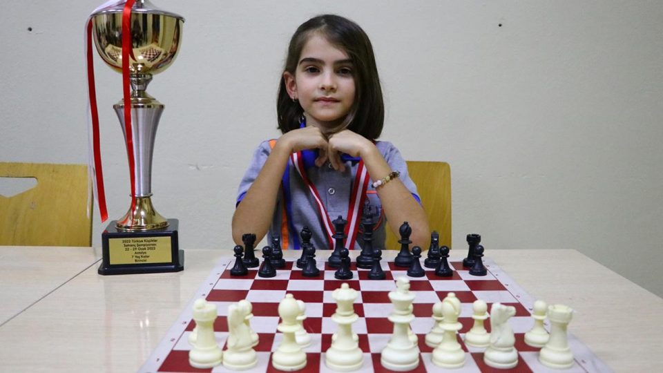Minik Elif Dila’nın satrançta hedefi Avrupa ve dünya şampiyonluğu