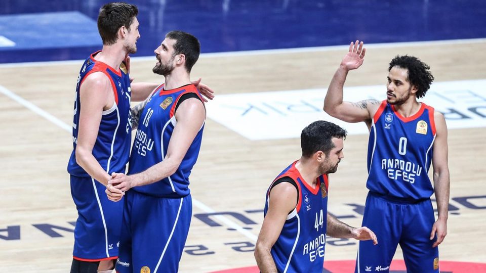 Anadolu Efes Dörtlü Final’de