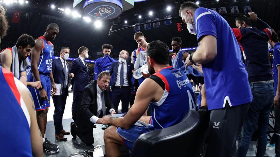 Anadolu Efes İtalya deplasmanında
