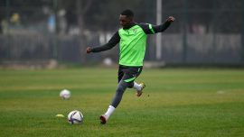 Bursaspor kadro dışı bırakılan Bifouma’yı affetti