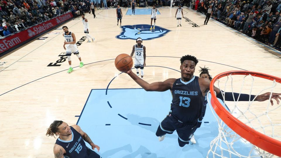 NBA’de Memphis Grizzlies konferans yarı finaline yükseldi
