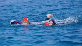 Otizmli sporcu Tuna Tunca Sakız'dan Çeşme'ye yüzdü