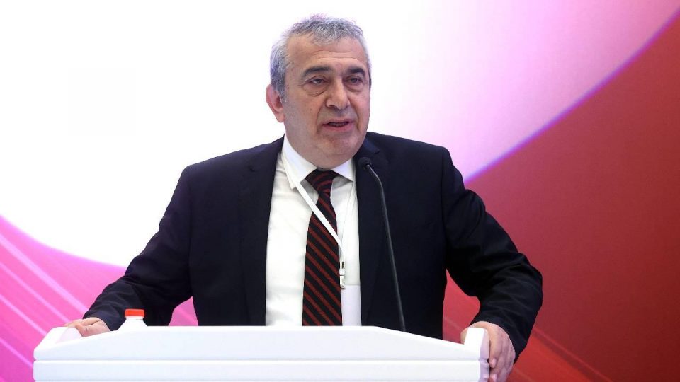 Türkiye Buz Pateni Federasyonu Başkanlığına Burhan Kurtuluş seçildi