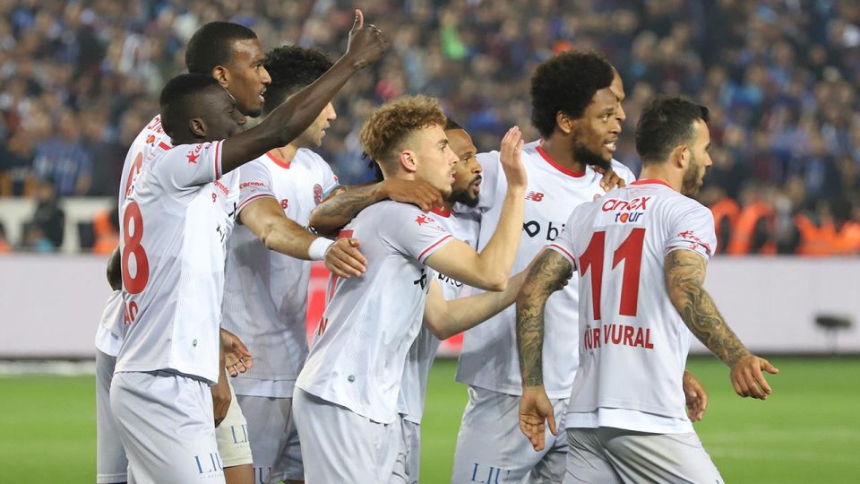 Antalyaspor, tarihindeki en uzun namağlup unvanına ulaştı
