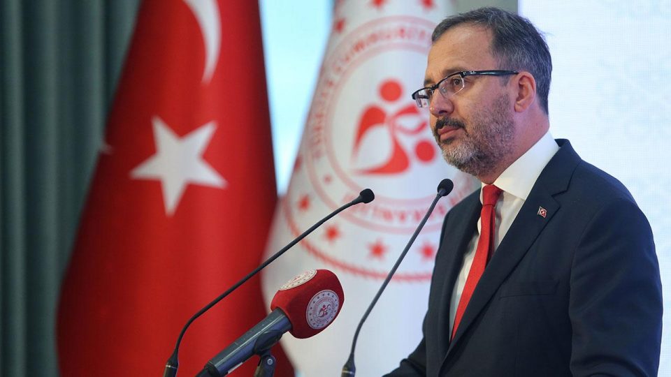 Bakan Kasapoğlu’ndan milli haltercilere tebrik
