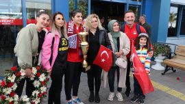 Busenaz Sürmeneli Trabzon'da coşkuyla karşılandı