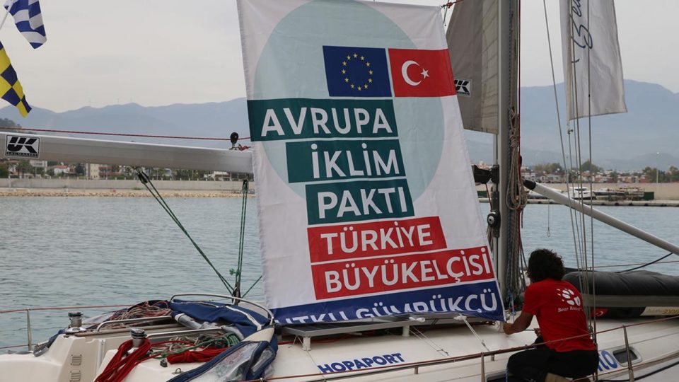 Denizciler iklim değişikliği için Artvin’den Hatay’a yelken açtı