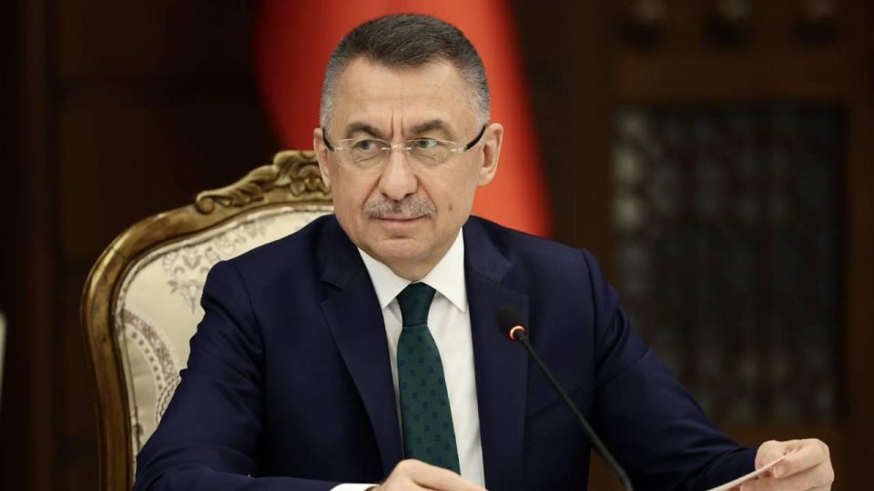 Fuat Oktay madalya kazanan milli boksörleri kutladı