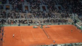 Iga Swiatek ve Daniil Medvedev Fransa Açık'ta son 16'ya kaldı