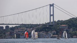 İstanbul'un fethi anısına boğazda tekne yarışları yapıldı