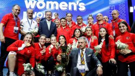 Kadın Milli Boks Takımı kupasını aldı