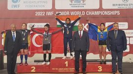 Milli halterci Cansu Bektaş'tan 1 altın 1 gümüş madalya