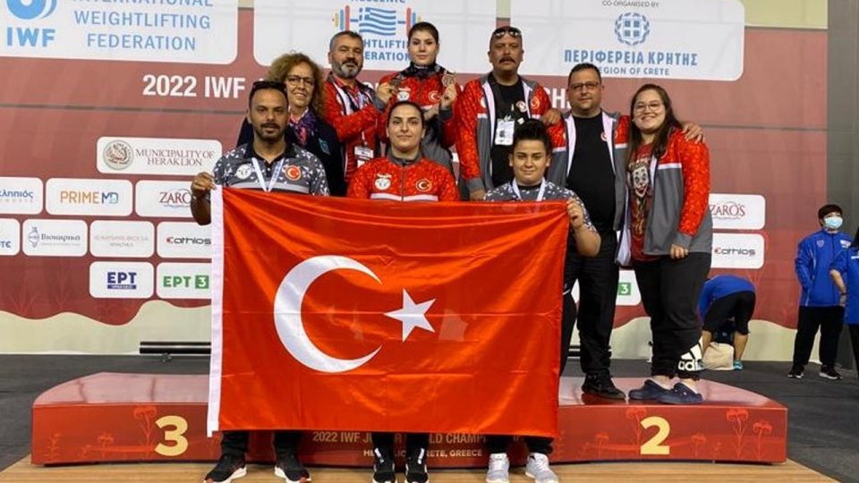 Milli halterci Dilara Uçan’dan 2 bronz madalya