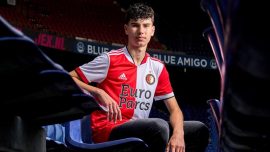 Robin van Persie'nin oğlu Shaqueel Feyenoord'la sözleşme imzaladı