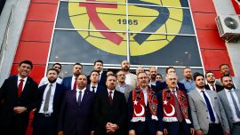 Bakan Kasapoğlu, Eskişehirspor Tesisleri'ni ziyaret etti