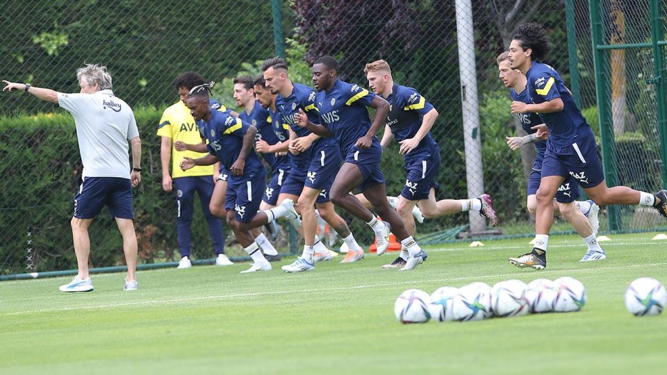 Fenerbahçe sahaya indi