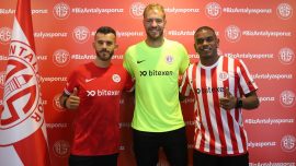 Antalyaspor üç futbolcu ile sözleşme yeniledi