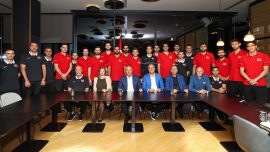 Dışişleri Bakanı Çavuşoğlu, Slovenya'da A Milli Erkek Voleybol Takımı'nı ziyaret etti