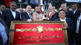 Geleneksel Kurtdereli Yağlı Güreşleri'nin başpehlivanı Yusuf Can Zeybek oldu