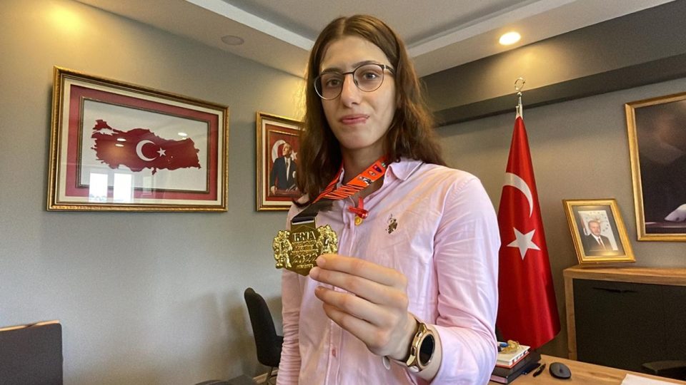 Muaythaide şampiyon olan Sudenur kick boksta da birincilik istiyor