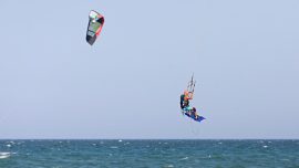 Kitesurf tutkunları Samsun'da bir araya geldi