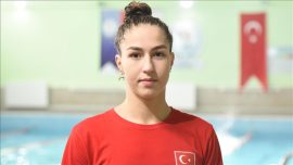 Milli yüzücü Burcunaz Narin gümüş madalya kazandı