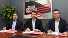 Beşiktaş'ta Ersin Destanoğlu'nun sözleşmesi yenilendi