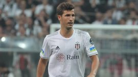 Beşiktaş'ta Salih Uçan sakatlandı