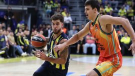 Fenerbahçe Beko 4'te 4 yaptı