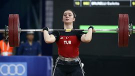 Milli halterci Nuray Güngör Levent'ten gümüş madalya