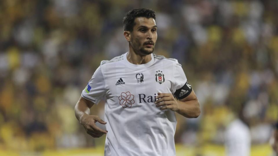 Necip Uysal’dan 4. dalya