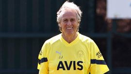 Fenerbahçe'de Jorge Jesus ve futbolculardan 100 kız öğrenciye burs