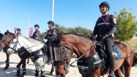 Katar'da görev yapan Türk polislerine yoğun ilgi