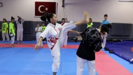 Milli sporcu Irmak Karaca tekvandoda Türkiye'ye madalyalar kazandırma peşinde