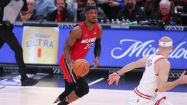 NBA'de uzatmada kazanan Heat'i Jimmy Butler sırtladı
