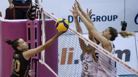 Voleybol derbisinde Eczacıbaşı, VakıfBank'ı konuk edecek