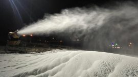 Erciyes'te kayak pistlerine suni kar yağdırılıyor