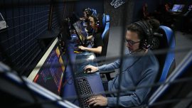 Geleceğin e-sporcuları Adana'da kurulan salonda eğitilecek
