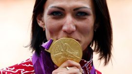Rus atletin Londra 2012'deki altın madalyası elinden alındı