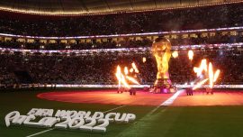 Suudi Arabistan'dan binlerce futbolsever Katar'a akın ediyor