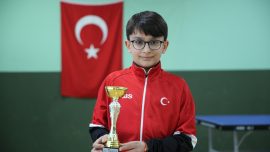11 yaşındaki milli masa tenisçi Ali Enes Seren'in hedefi olimpiyatlar